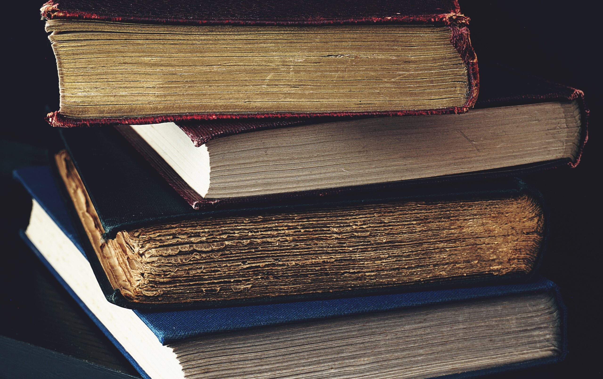 دليلك لدخولك عالم الكتب - اهم 10 كتب في جميع المجالات